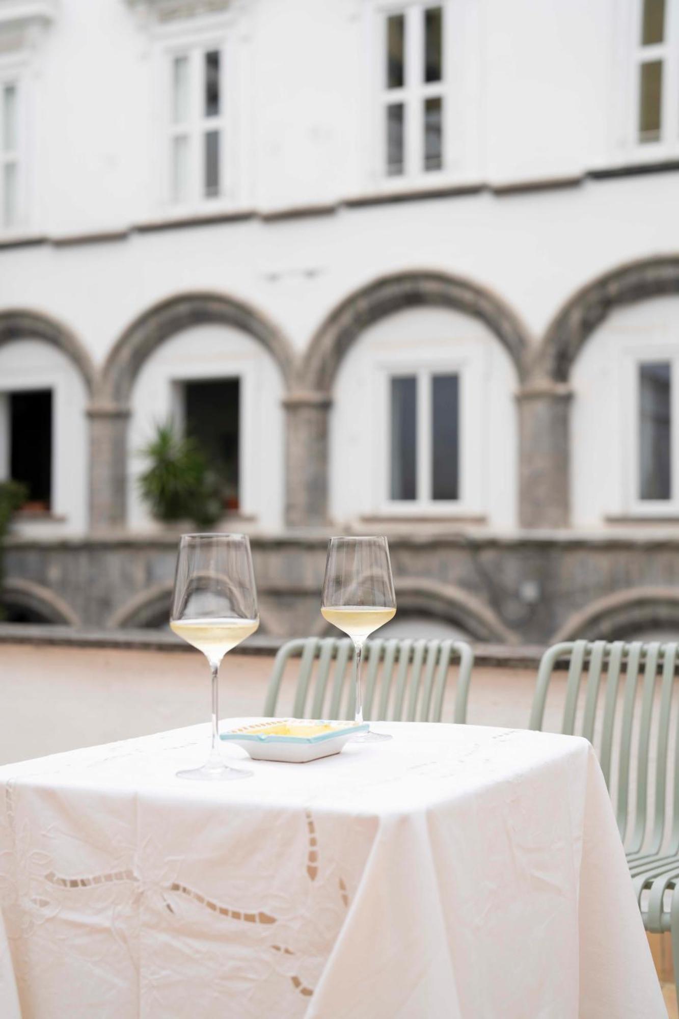 Palazzo Carafa Santangelo Bed & Breakfast เนเปิลส์ ภายนอก รูปภาพ